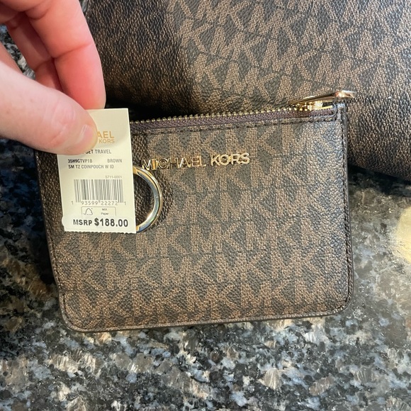 Michael Kors Set - Picture 8 of 9